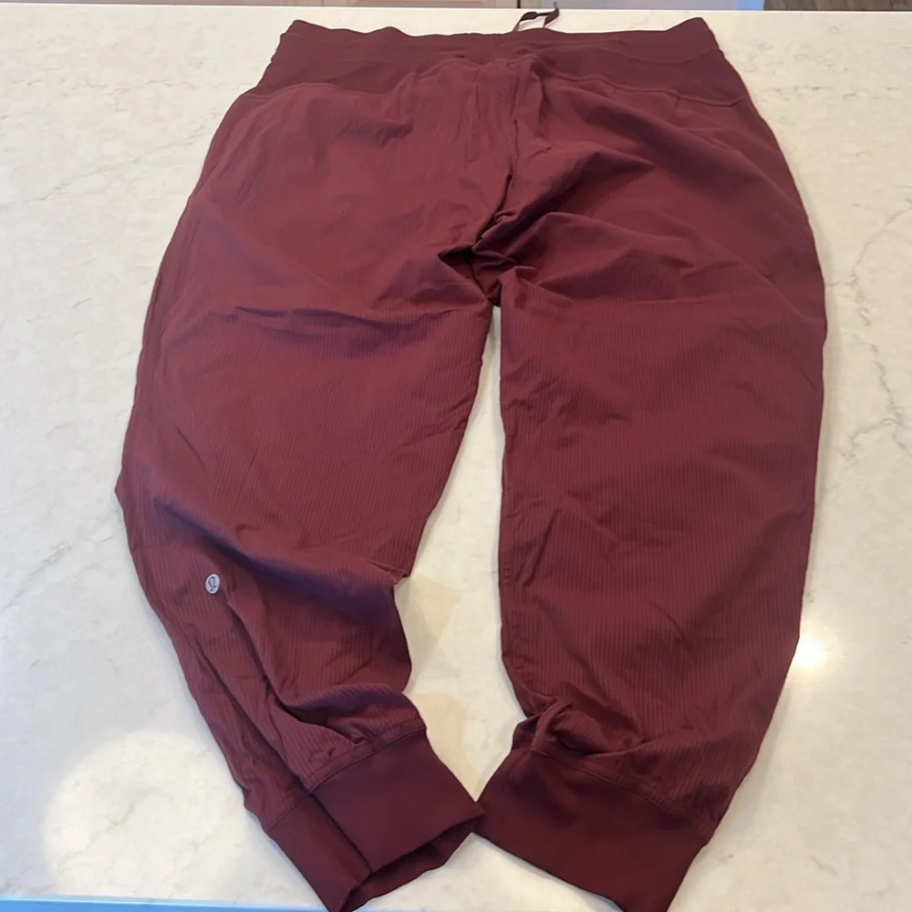 Lululemon Dance Studio Mid-Rise Jogger Red Merlot Size 14‎